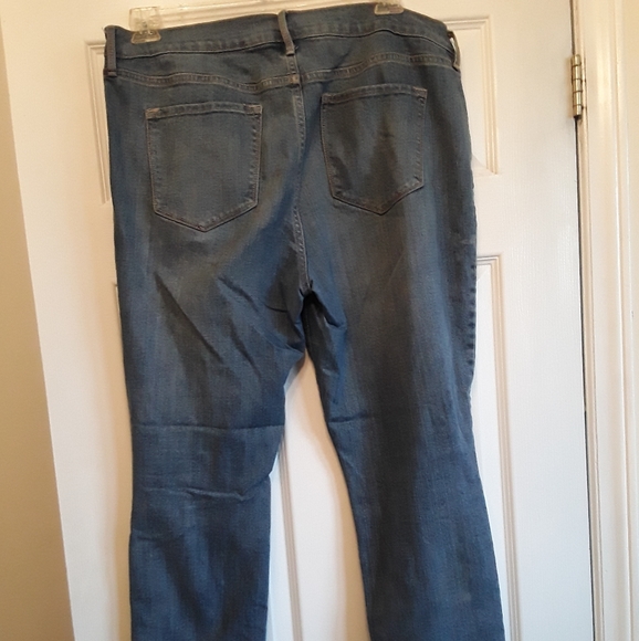 Light wash jeans - Picture 2 of 2
